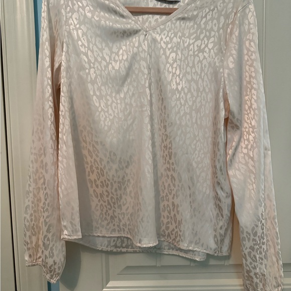 Miss Sparkling boutique leopard print lantern sleeve, V- neck blouse size Large - Picture 5 of 8